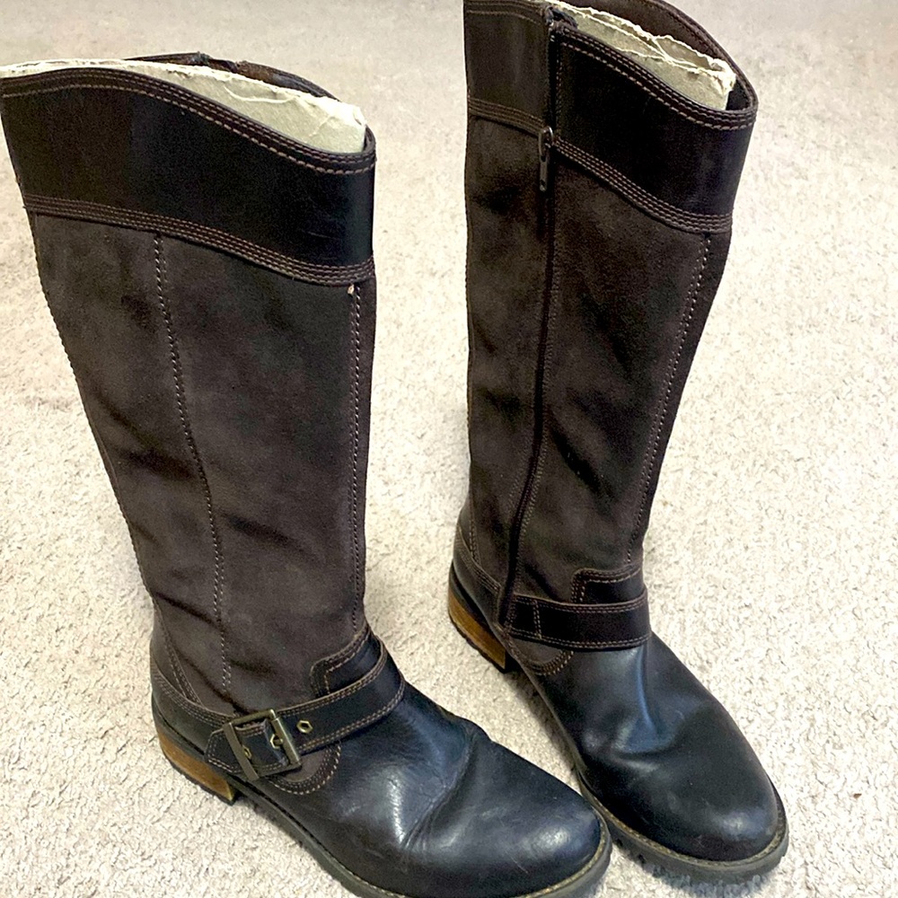 Dark brown Timberland boots. Size 71/2 ladies.